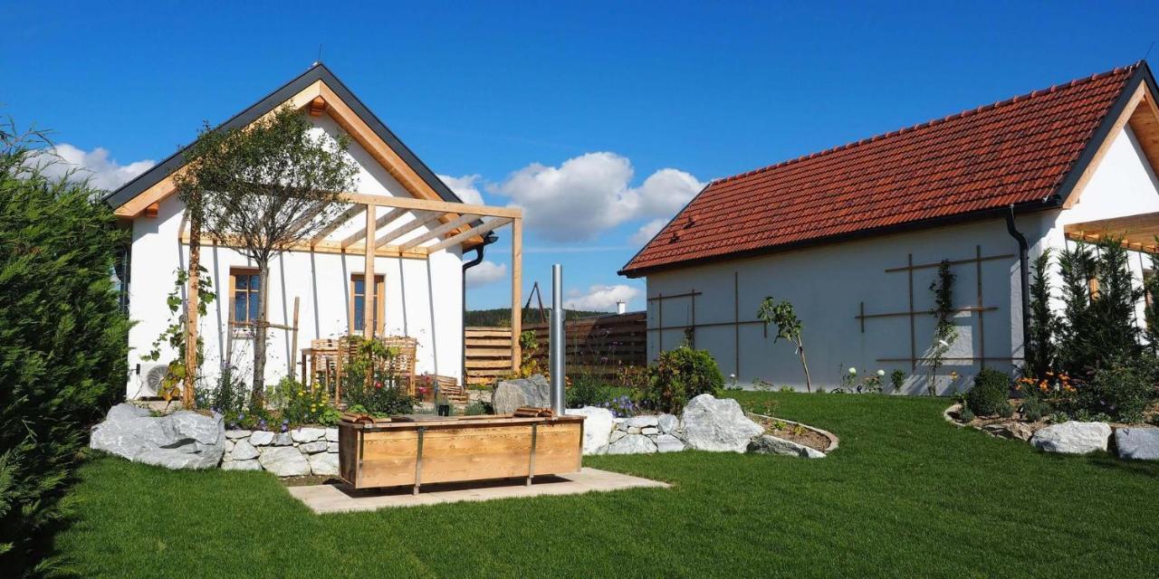 Kittenberger Chalets Am Gartensee Schiltern bei Langenlois Exterior photo